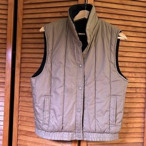 Sierra Designs Padded vest reversible cotton sand/black 2 slash pockets 6 snaps